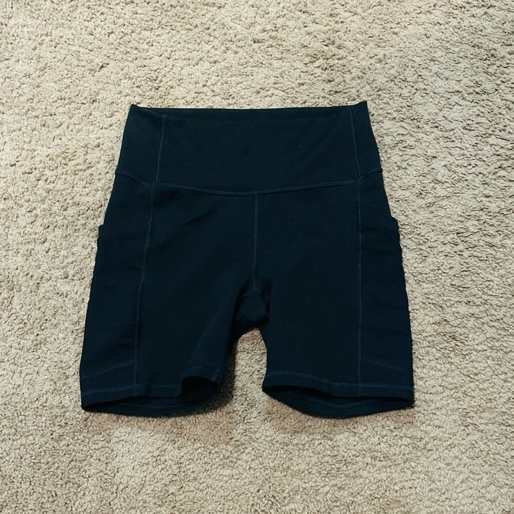Fabletics Women's Black PowerHold 6” High Waisted Shorts Size Small Like New - Picture 3 of 6